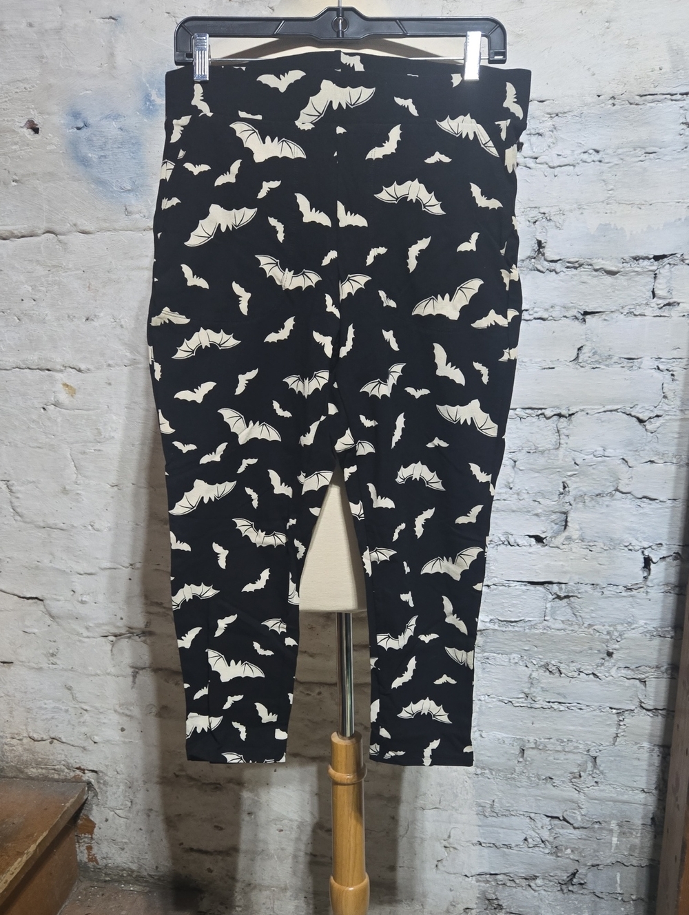 Torrid Black Capri Leggings with Cream Bat Print And Pockets